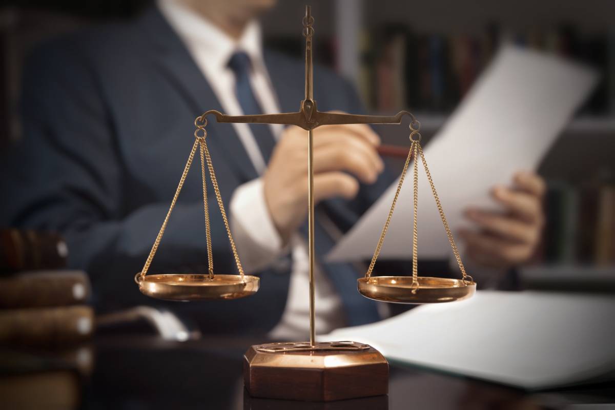 Recruter dans un cabinet d’avocats : pourquoi la connaissance du secteur est essentielle